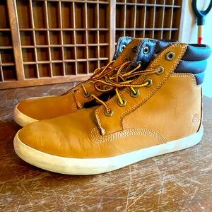 Women’s timberline flat shoes size 8